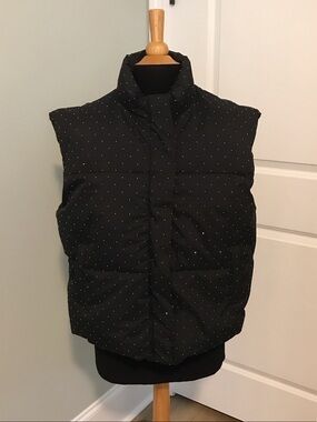 Women's Black Quilted Puffer Vest with Subtle Dot Print
